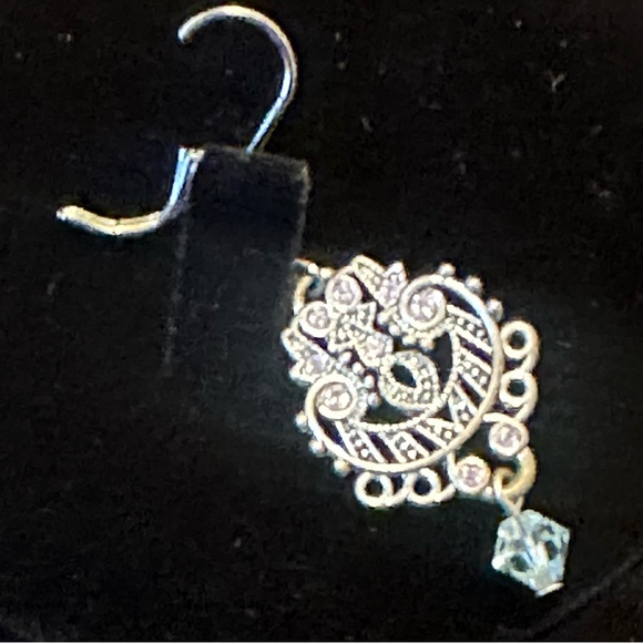 Vintage Dangle Earrings - Picture 5 of 5